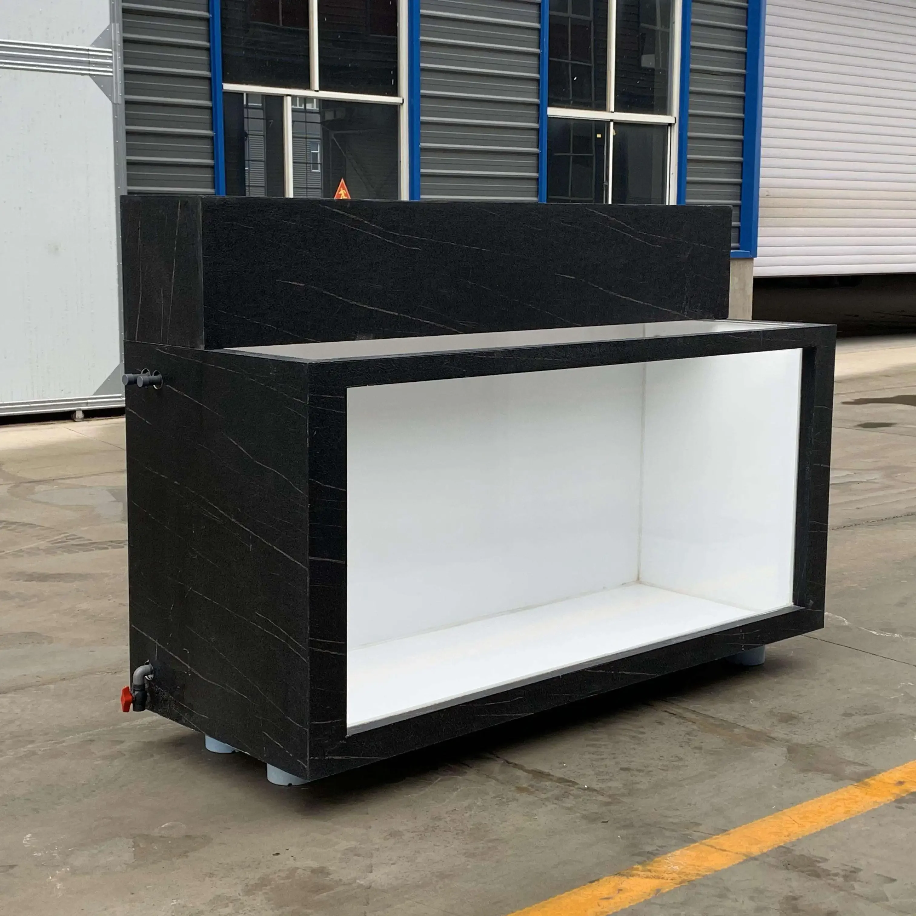 Akwarium na zamówienie z włókn – Xl Aquarium Fish recenzja i cena
